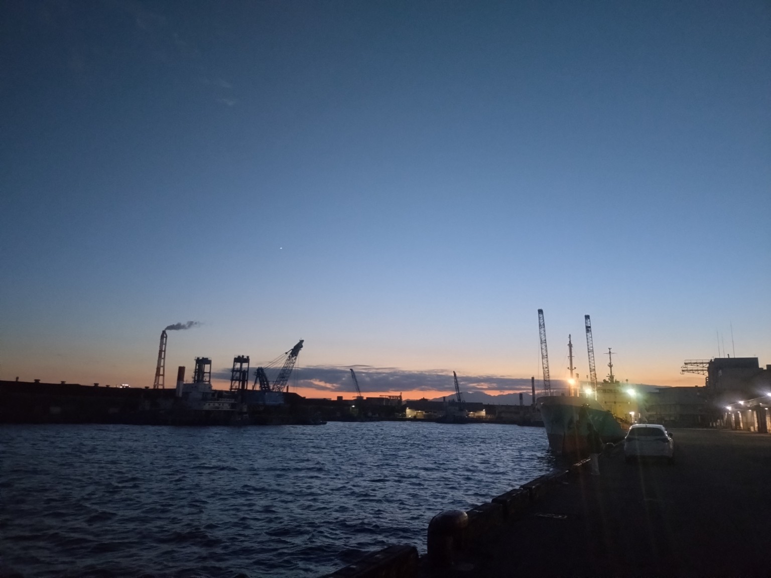 研修後に訪れた四日市港の夕景